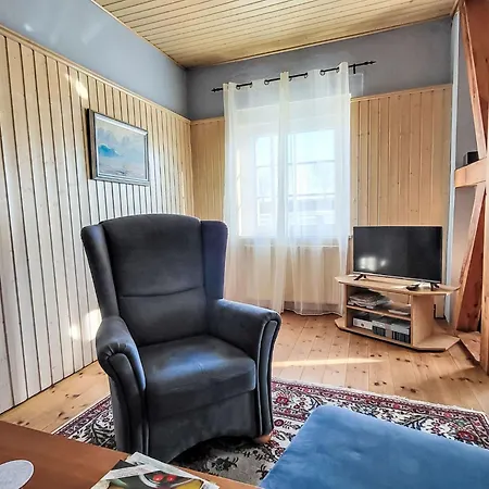 Holiday home Mit Grossem Eingezaeunten Garten By Interhome *