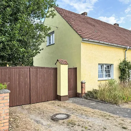 Holiday home Mit Grossem Garten By Interhome Hohenbucko