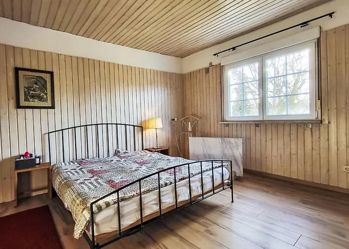 Holiday home Mit Grossem Eingezaeunten Garten By Interhome *