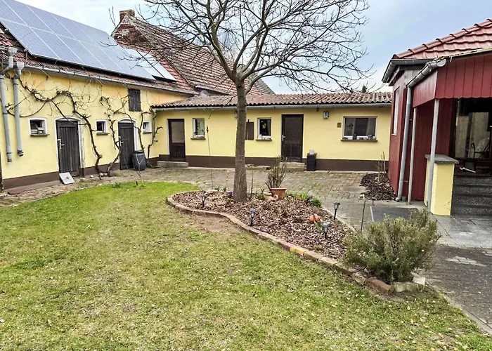 Holiday home Mit Grossem Eingezaeunten Garten By Interhome *