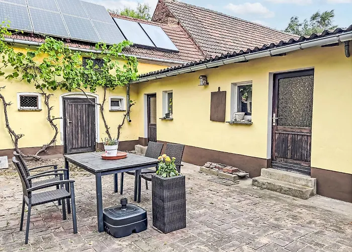 Mit Grossem Eingezaeunten Garten By Interhome *
