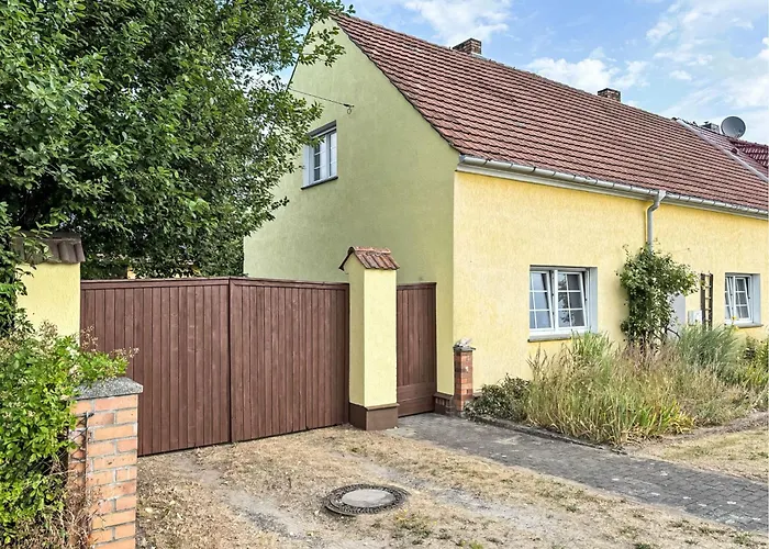 Holiday home Mit Grossem Eingezaeunten Garten By Interhome Hohenbucko